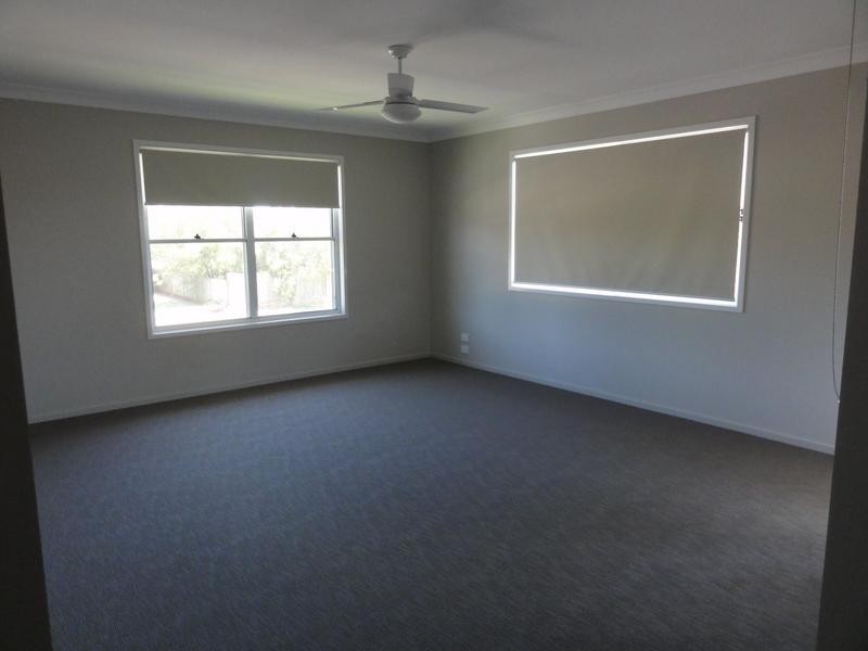 1/303 STENNER STREET, Middle Ridge QLD 4350