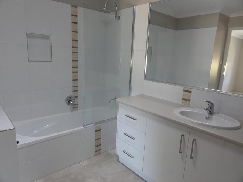 1/303 STENNER STREET, Middle Ridge QLD 4350