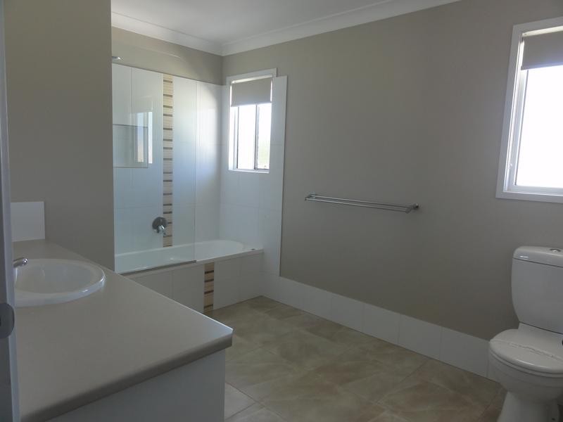 3/303 STENNER STREET, Middle Ridge QLD 4350