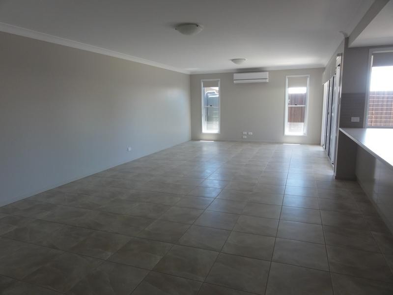 3/303 STENNER STREET, Middle Ridge QLD 4350