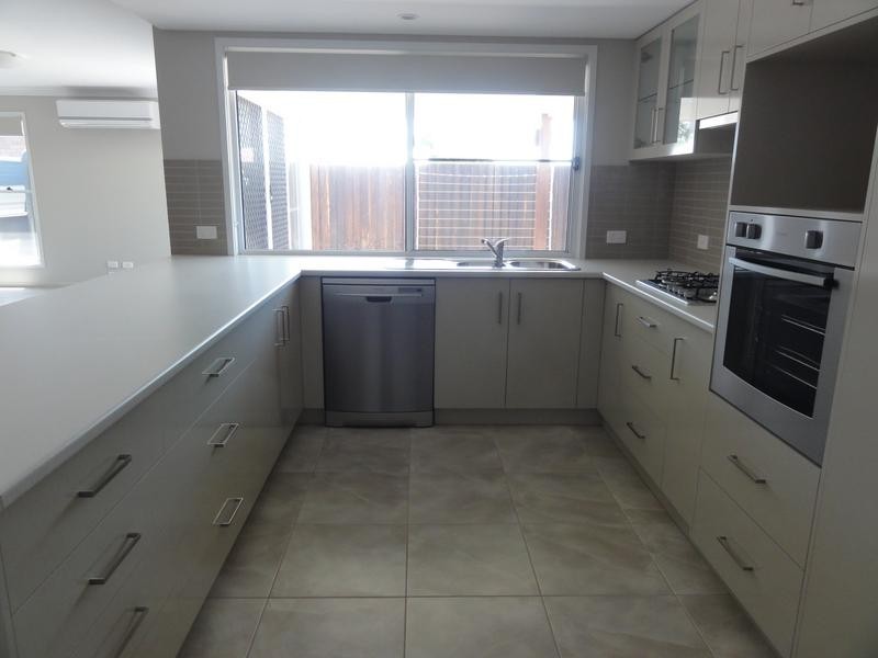 3/303 STENNER STREET, Middle Ridge QLD 4350