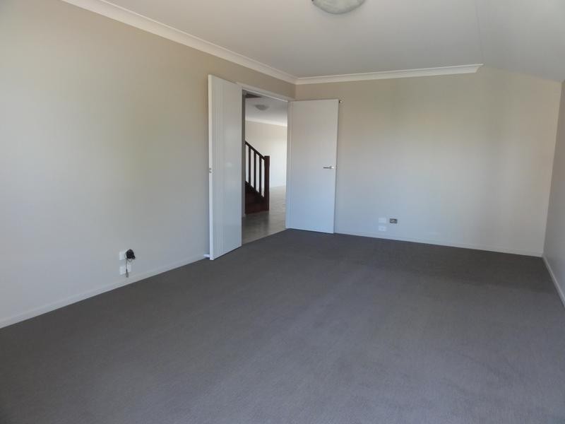 3/303 STENNER STREET, Middle Ridge QLD 4350