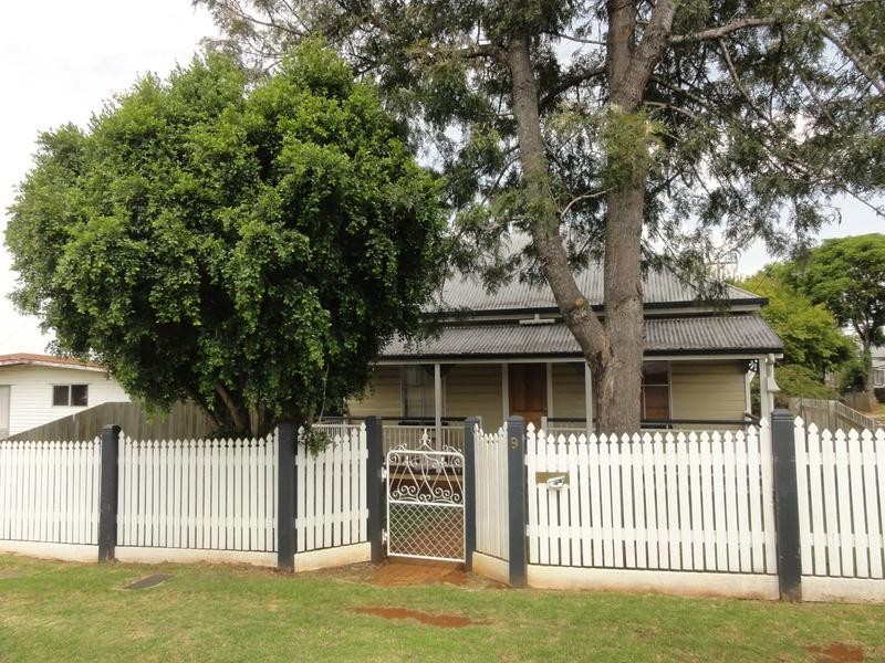 9 Raff Street, North Toowoomba QLD 4350