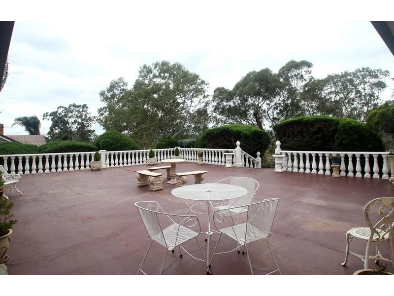 1 Abif Street, Cotswold Hills QLD 4350