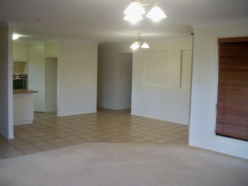 18/1 Cossart, Centenary Heights QLD 4350