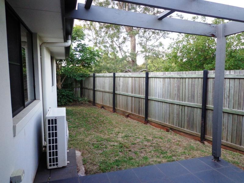 18/1 Cossart, Centenary Heights QLD 4350