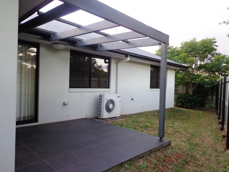 18/1 Cossart, Centenary Heights QLD 4350