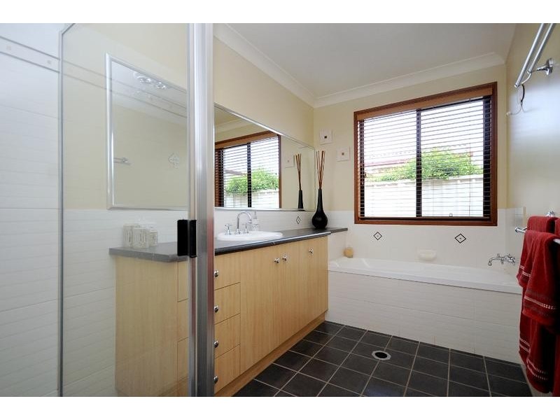 3 Howard Street, Middle Ridge QLD 4350