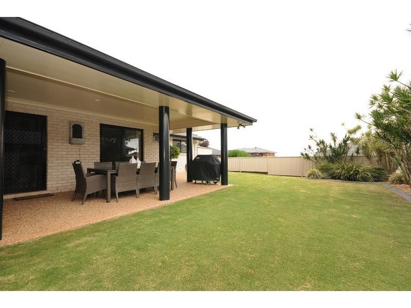 3 Howard Street, Middle Ridge QLD 4350