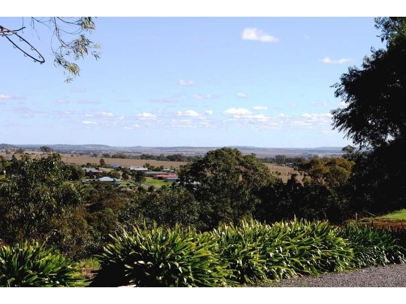 16 Dhal Street, Cotswold Hills QLD 4350