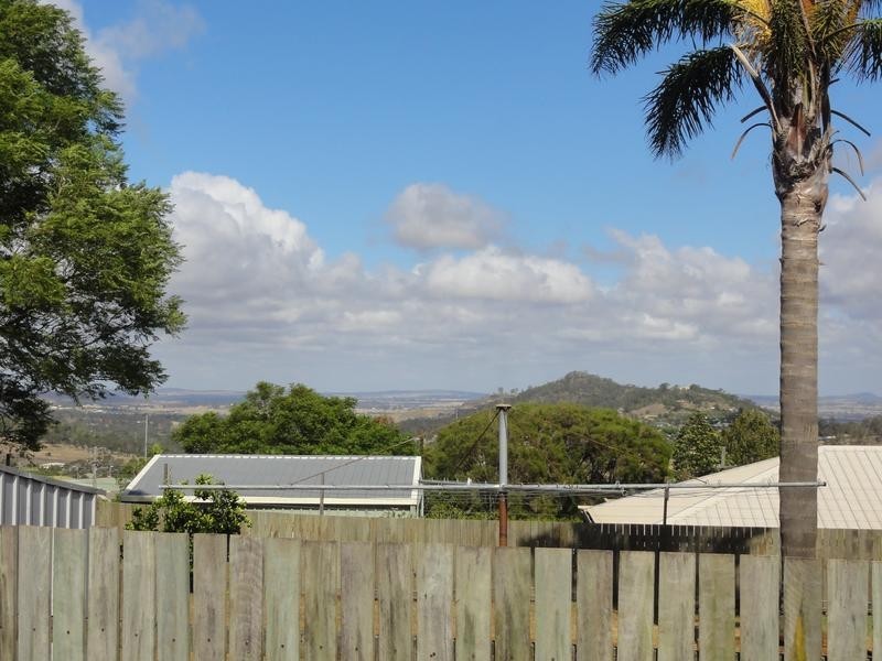 26 Banksia, Newtown QLD 4350