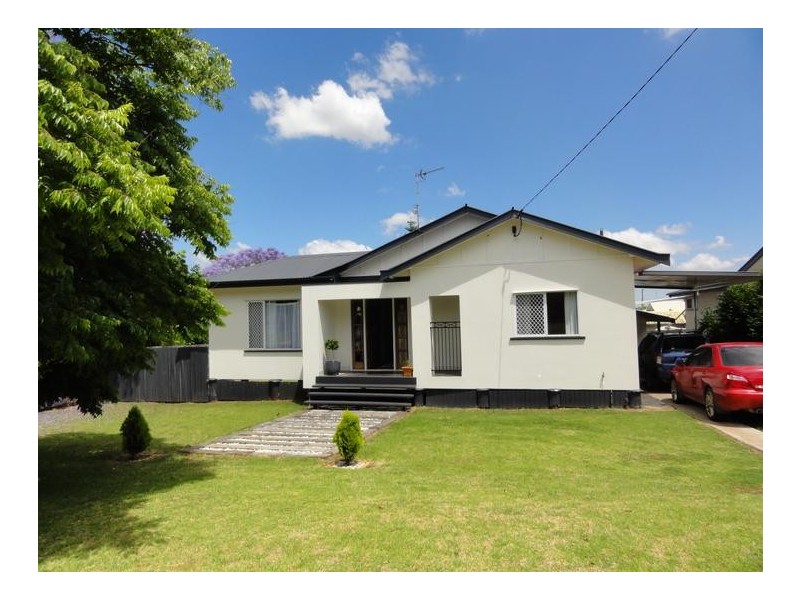 29 McIntyre, Centenary Heights QLD 4350