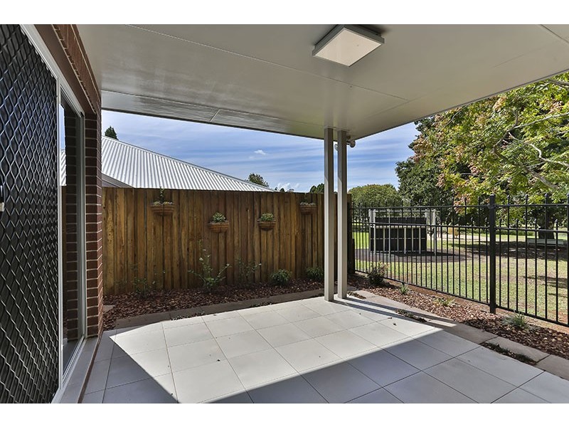 2/5 Bright Street, South Toowoomba QLD 4350