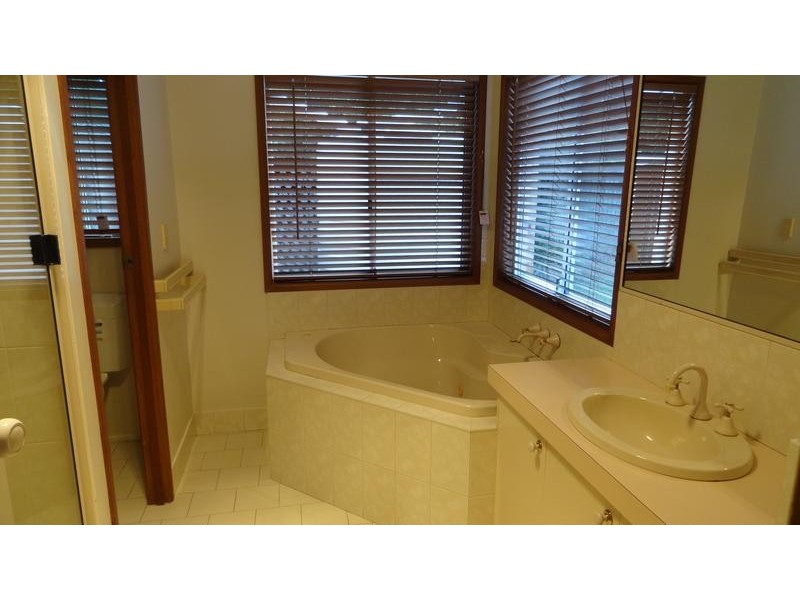 2 RADIATA COURT, Darling Heights QLD 4350