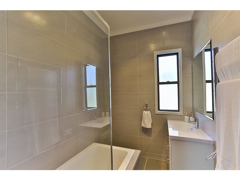 66 Gordon Avenue, Newtown QLD 4350