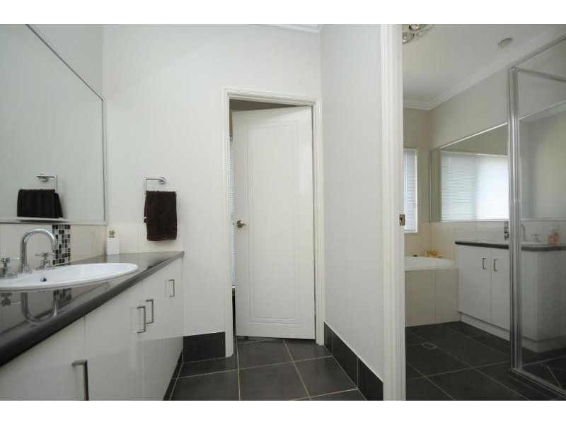 16 Pelican Drive, Rangeville QLD 4350