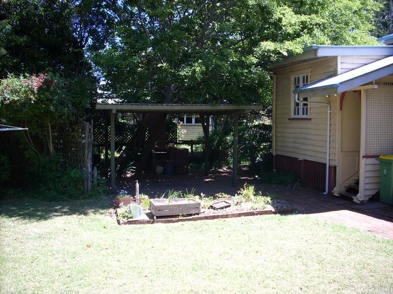 18 HERRIES STREET, East Toowoomba QLD 4350