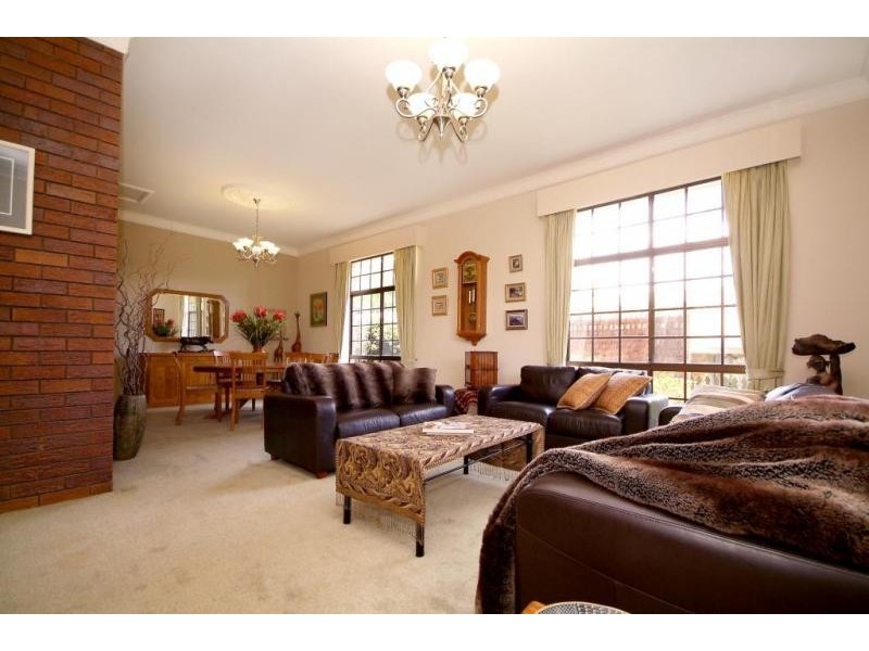 19D Wirra Wirra Street, Mount Lofty QLD 4350