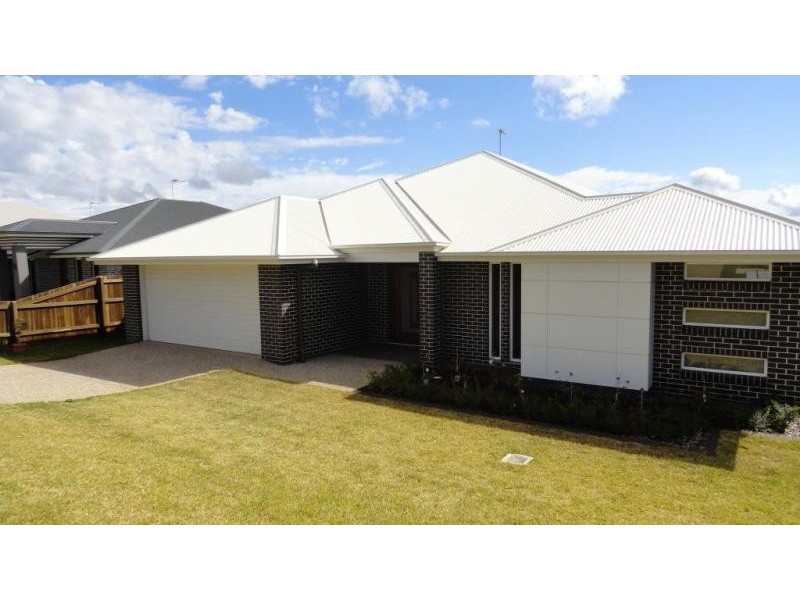 17 Brimblecombe, Middle Ridge QLD 4350