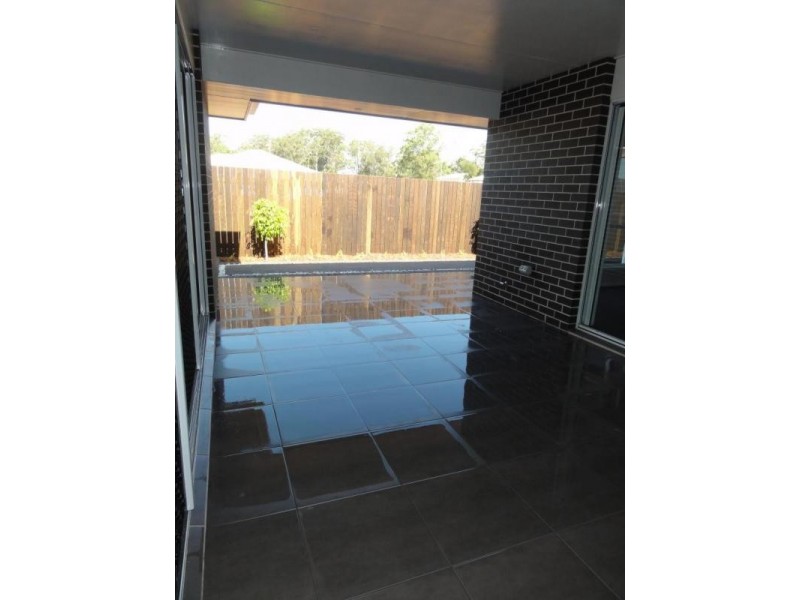 17 Brimblecombe, Middle Ridge QLD 4350