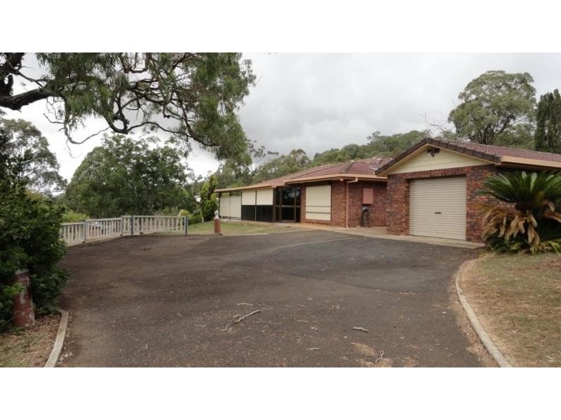 8 CAMERON CRESCENT, Glenvale QLD 4350