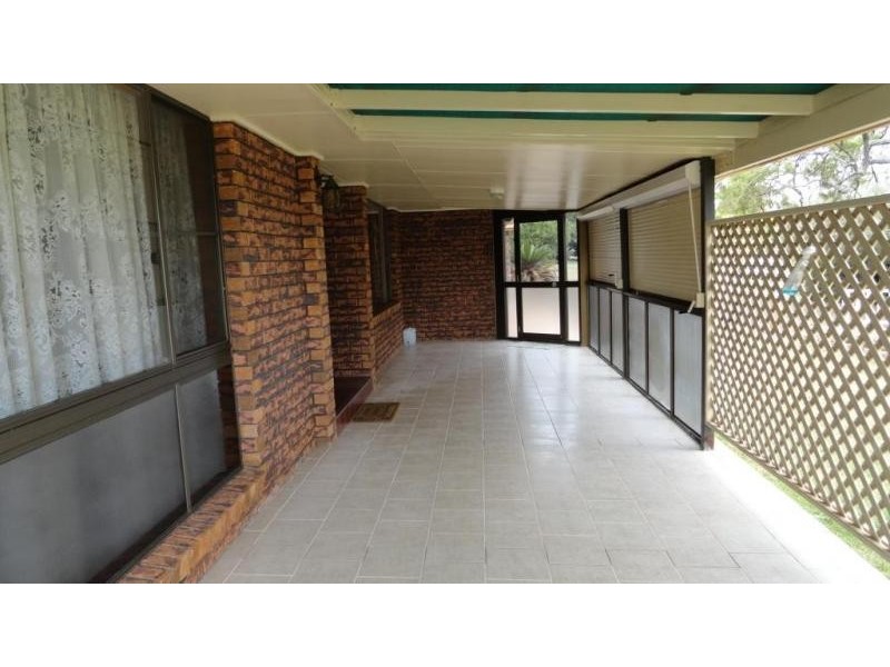 8 CAMERON CRESCENT, Glenvale QLD 4350