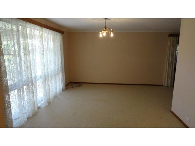 8 CAMERON CRESCENT, Glenvale QLD 4350