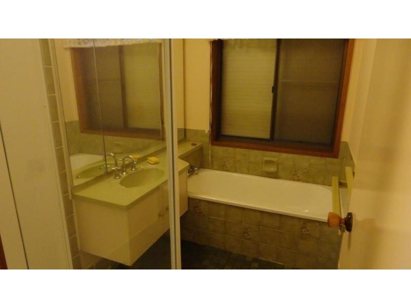 8 CAMERON CRESCENT, Glenvale QLD 4350