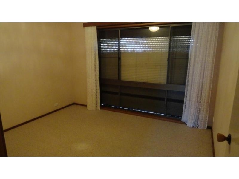 8 CAMERON CRESCENT, Glenvale QLD 4350