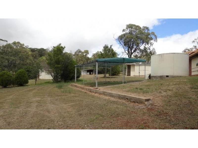 8 CAMERON CRESCENT, Glenvale QLD 4350