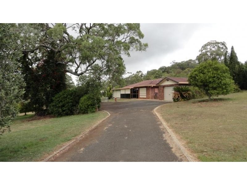 8 CAMERON CRESCENT, Glenvale QLD 4350