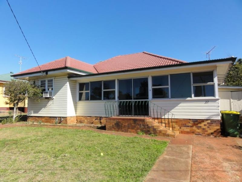27 Blackdown Street, Harristown QLD 4350