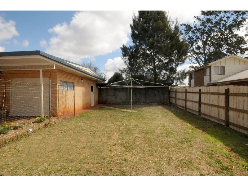 9 Doherty Street, Rockville QLD 4350