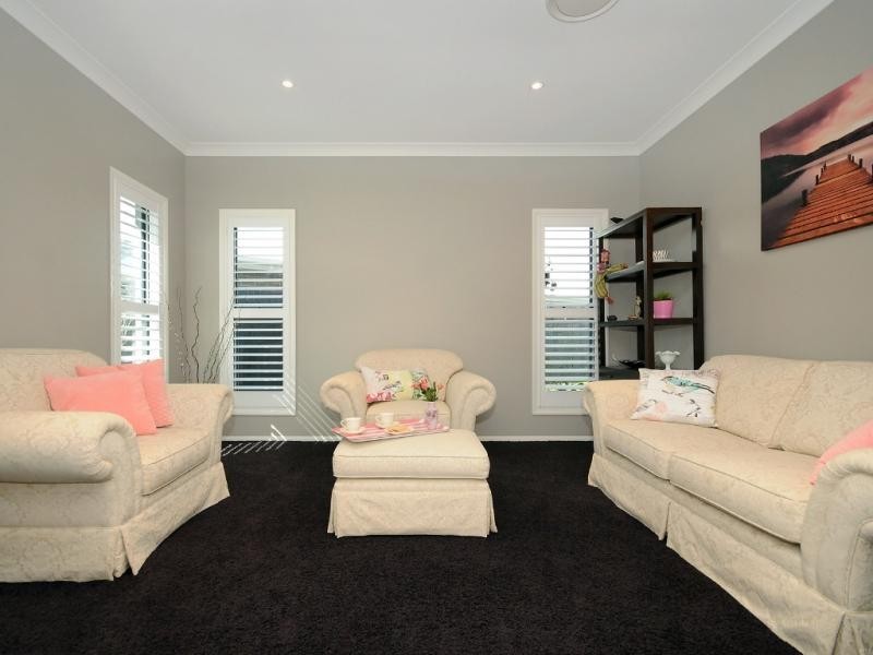 9 Blades Court, Middle Ridge QLD 4350
