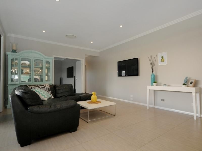 9 Blades Court, Middle Ridge QLD 4350