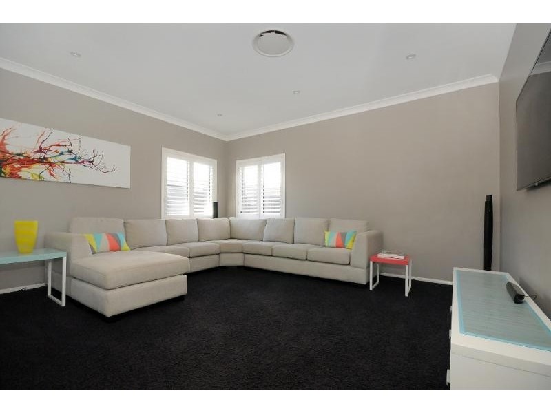 9 Blades Court, Middle Ridge QLD 4350