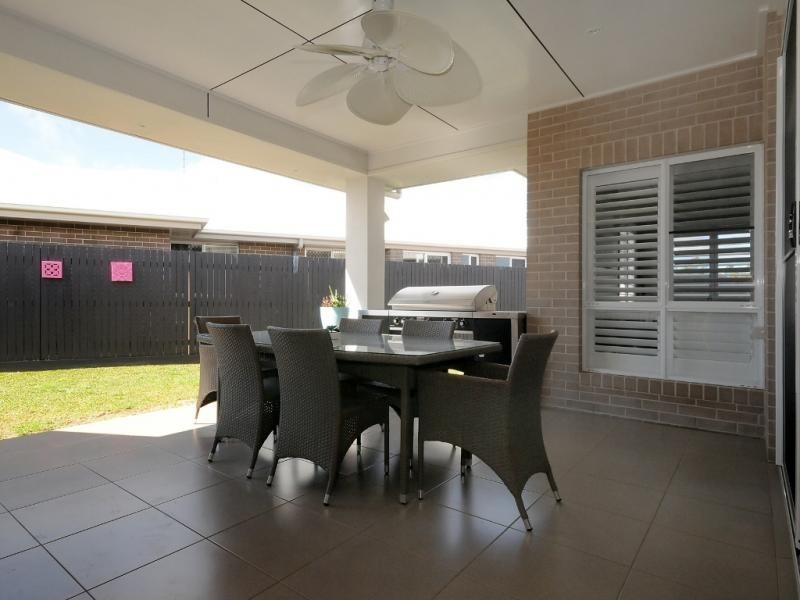 9 Blades Court, Middle Ridge QLD 4350