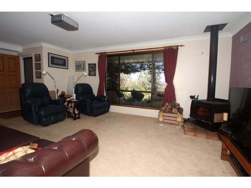 15 Rowland Court, Gowrie Mountain QLD 4350