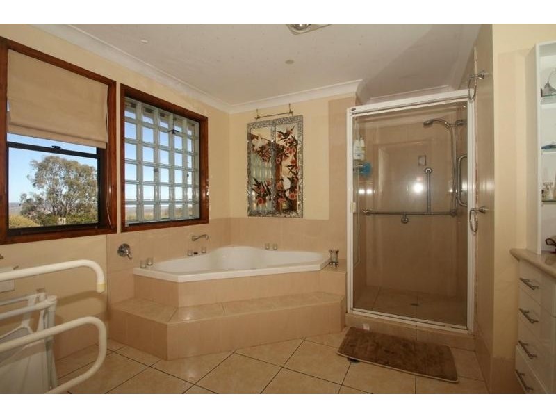 15 Rowland Court, Gowrie Mountain QLD 4350