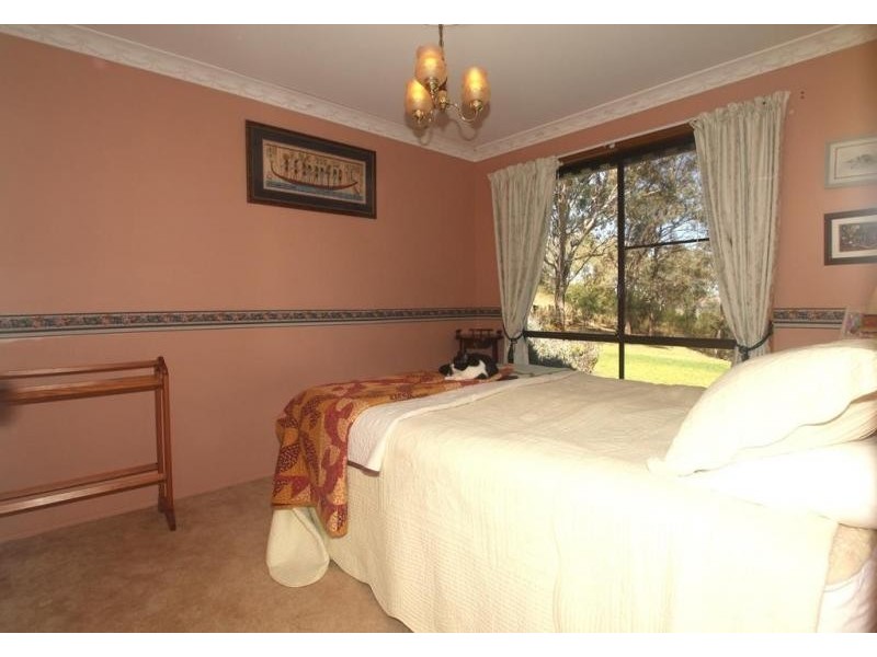 15 Rowland Court, Gowrie Mountain QLD 4350