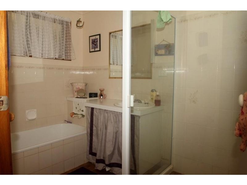 15 Rowland Court, Gowrie Mountain QLD 4350