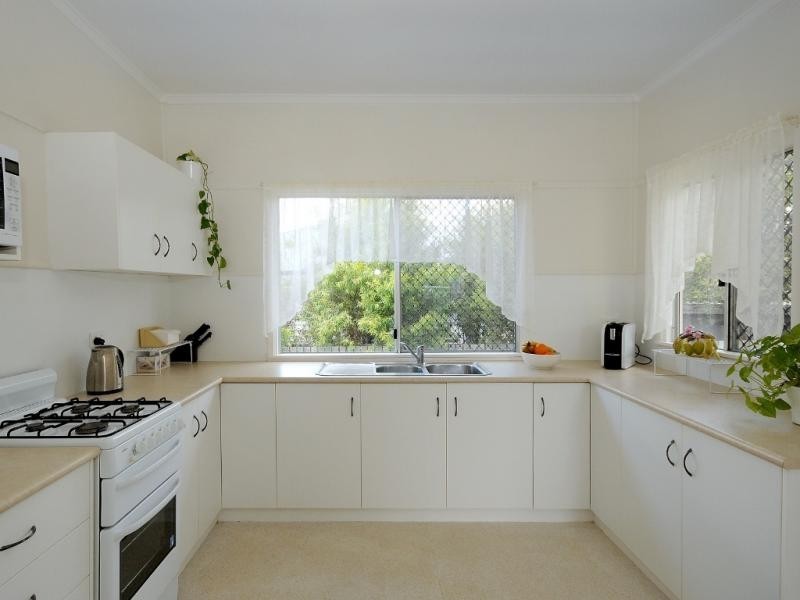 18 Elizabeth Street, South Toowoomba QLD 4350