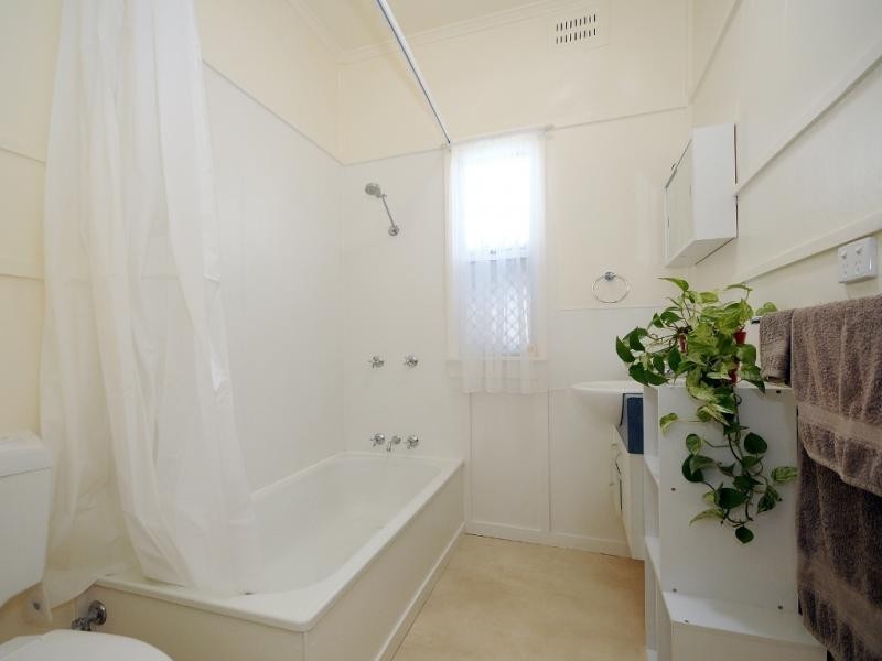 18 Elizabeth Street, South Toowoomba QLD 4350