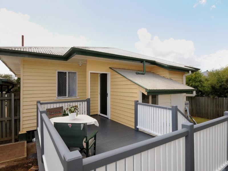 18 Elizabeth Street, South Toowoomba QLD 4350