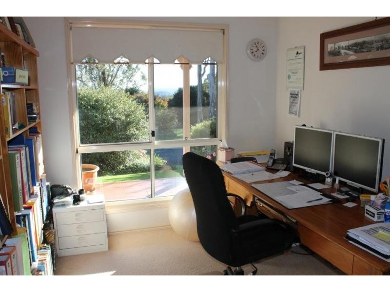 14 WINDEMERE TERRACE, Mount Lofty QLD 4350