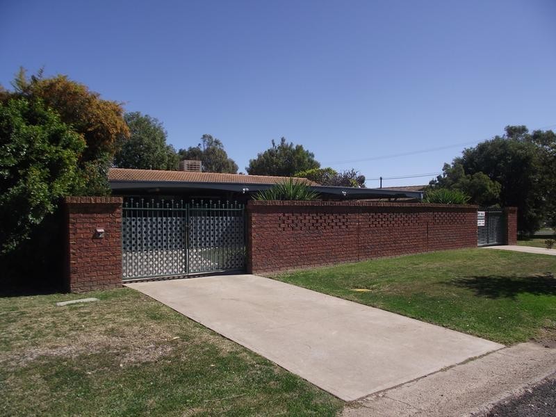 3 Wattle Crescent, Moree NSW 2400