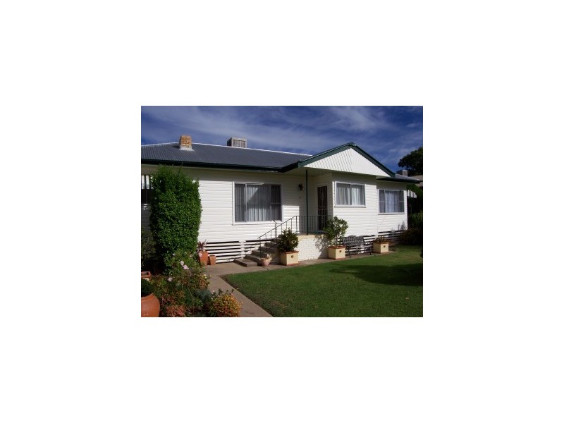 11 Lucksall Street, Moree NSW 2400
