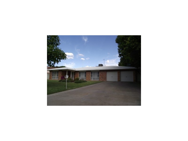 25 Maple Ave, Moree NSW 2400