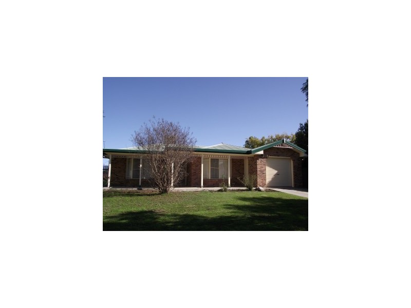 7 Willow Place, Moree NSW 2400