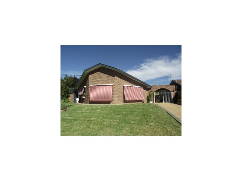 4 Helensvale Avenue, Moree NSW 2400